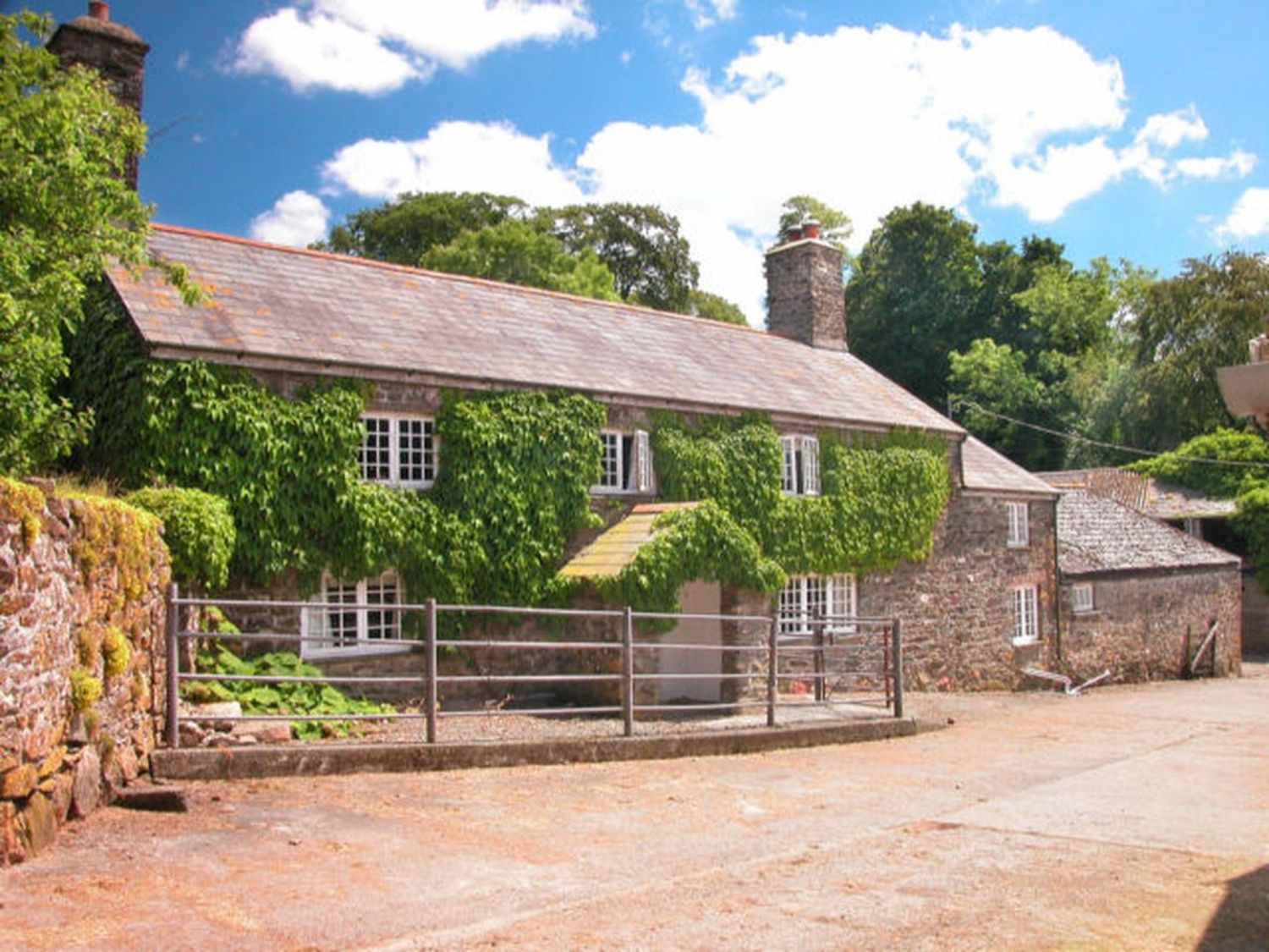Dog Friendly Large Holiday Homes Uk Dog Friendly Large Holiday Homes Uk