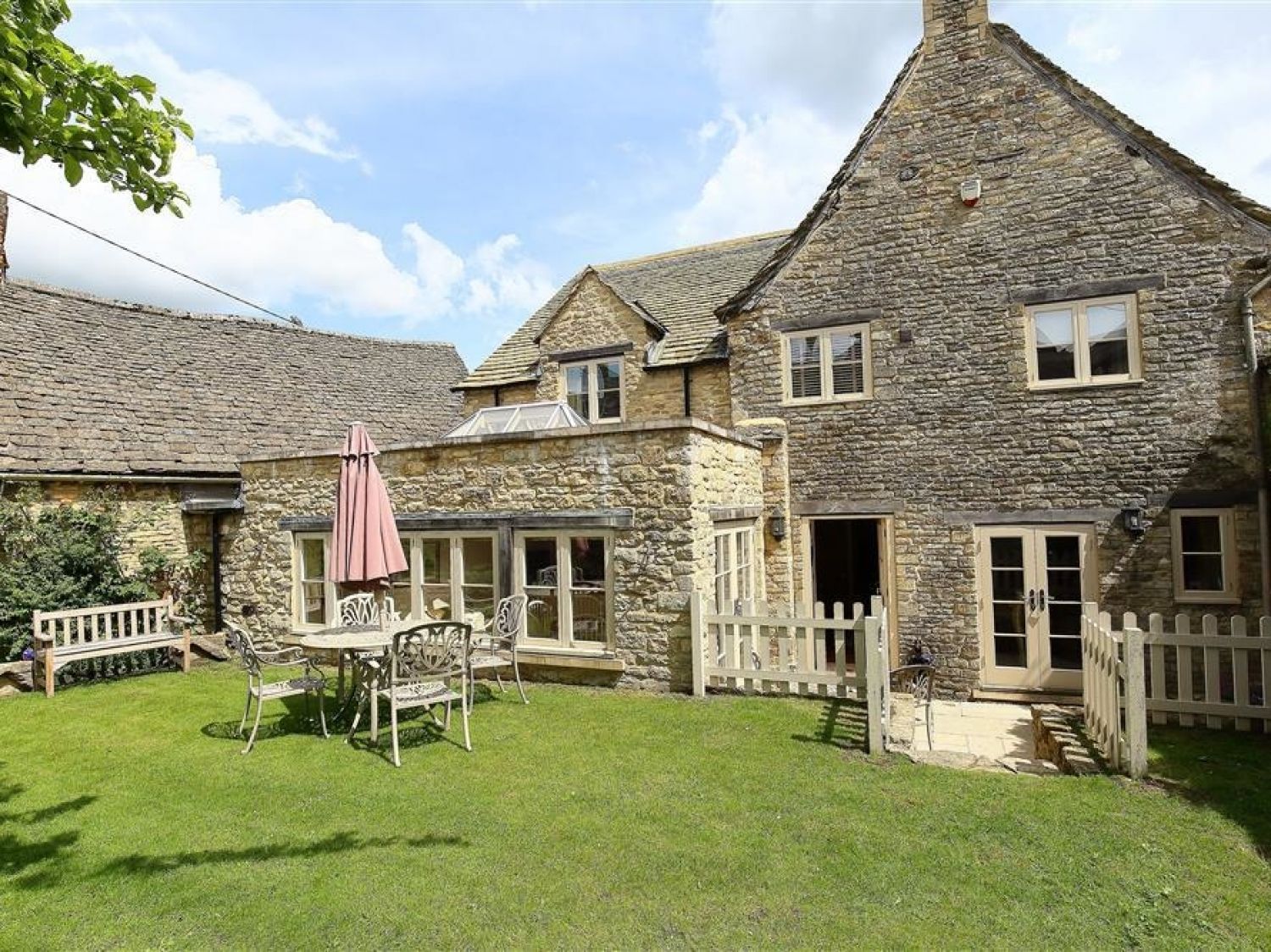 Coach House Burford Burford Self Catering Holiday Cottage