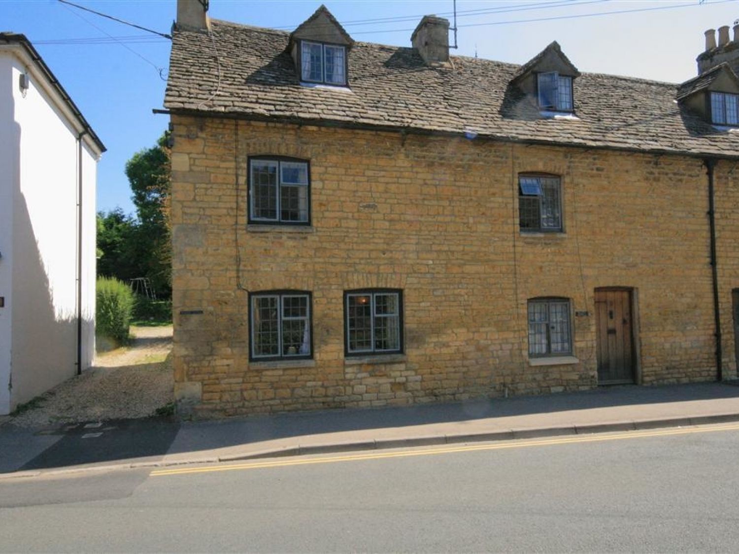 Newbury Cottage Bourtononthewater Self Catering Holiday Cottage