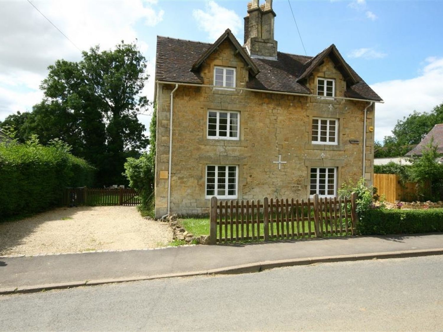 Detached cottage. Чиппинг Кэмпден. Chipping Campden, United Kingdom. Деревня Блокли Англия. Chipping Campden 1895.