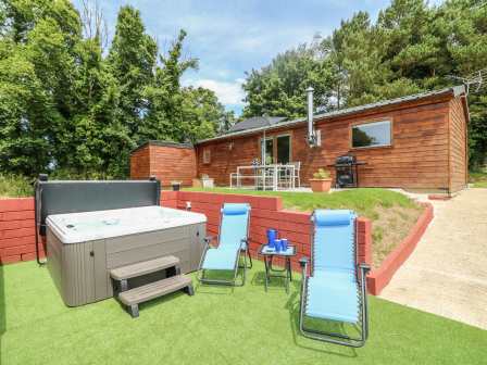 Log Cabins With Hot Tubs Cornwall Holiday Lodges With Hot