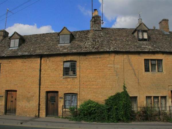 Japonica Cottage | Bourton-on-the-water | Self Catering Holiday Cottage